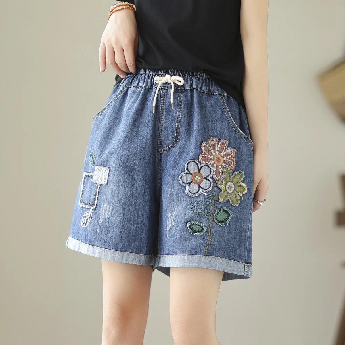 Women's Jeans Shorts Plus Size Elastic Waist Flowers Square Appliques Denim Shorts for Women Summer Hot Pant