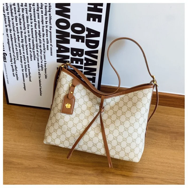 حقائب يد نسائية فاخرة مصنوعة من الجلد الفاخر بتصميم عتيق عصري ومظهر راقي ​