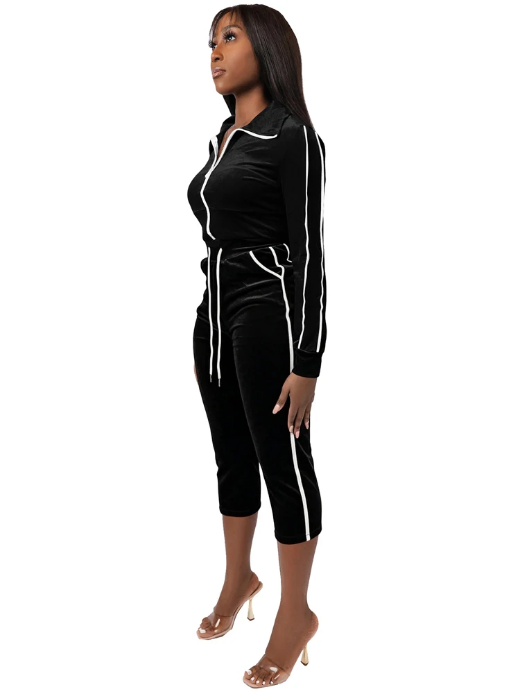 JENYAGE Velours-Samt-Zweiteiler für Damen, dehnbar, einfarbig, mit Reißverschluss, kurzem Oberteil mit Kragen, Capri-Hose mit seitlichem Streifen, figurbetonter Trainingsanzug – Detail 4
