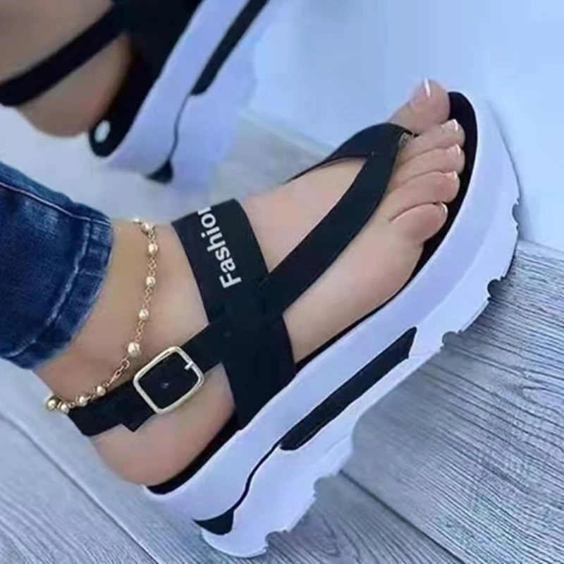 סנדלי עקב גדולים לקיץ 2025 עם רצועת תונג לנשים, מתאימים למסחר חוץ ולשימוש בחוץ בסגנון רומאי
