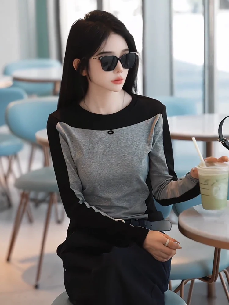 تي شيرت نسائي عصري بأكمام طويلة بألوان متباينة لربيع وخريف 2026، تصميم أمريكي رياضي راقي جديد، قميص كوري أنيق ضيق