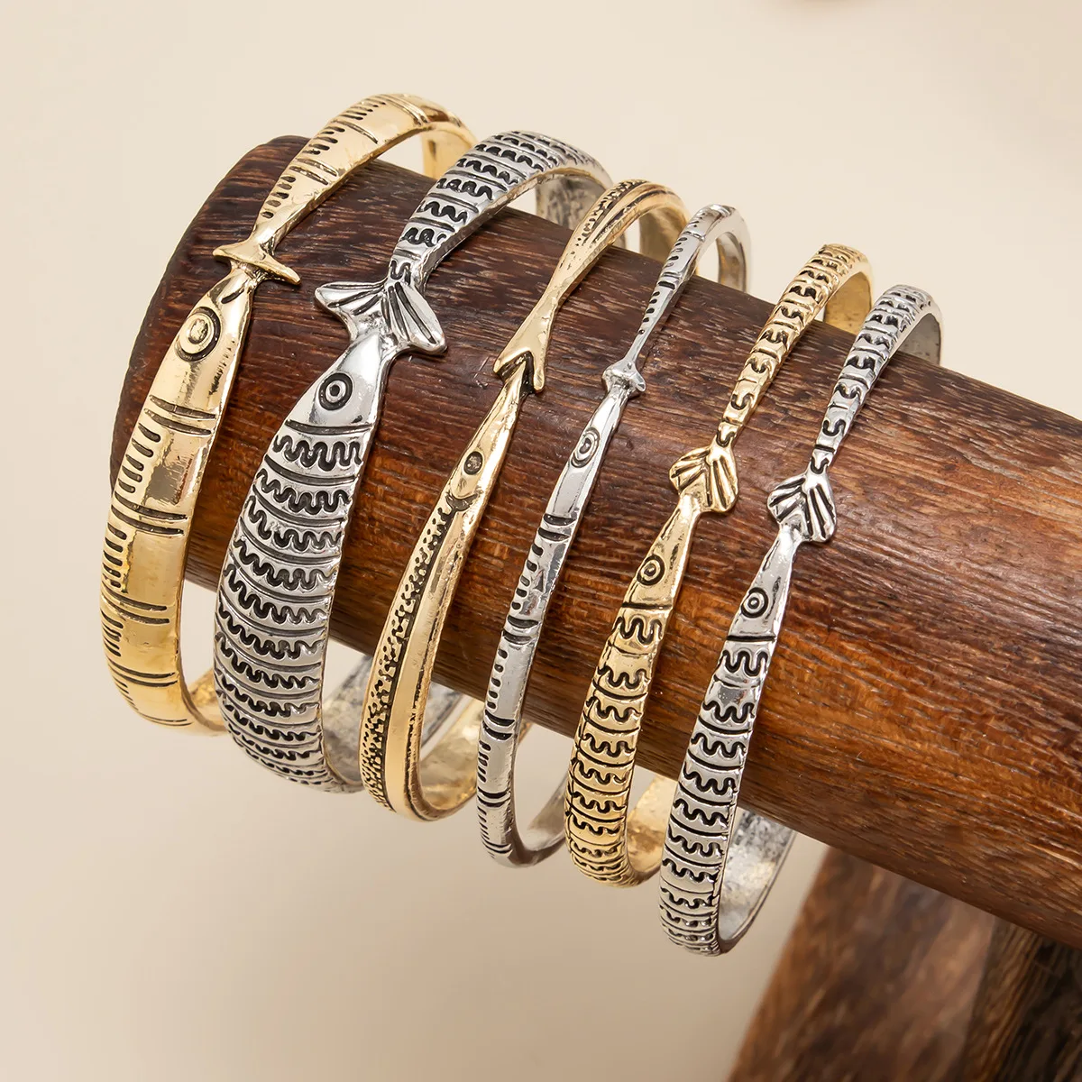 Bracelet Stackable Ocean Fish Animal Shape Vintage Motif Symbol for Women Durable Alloy Antique Silver Tone Polished