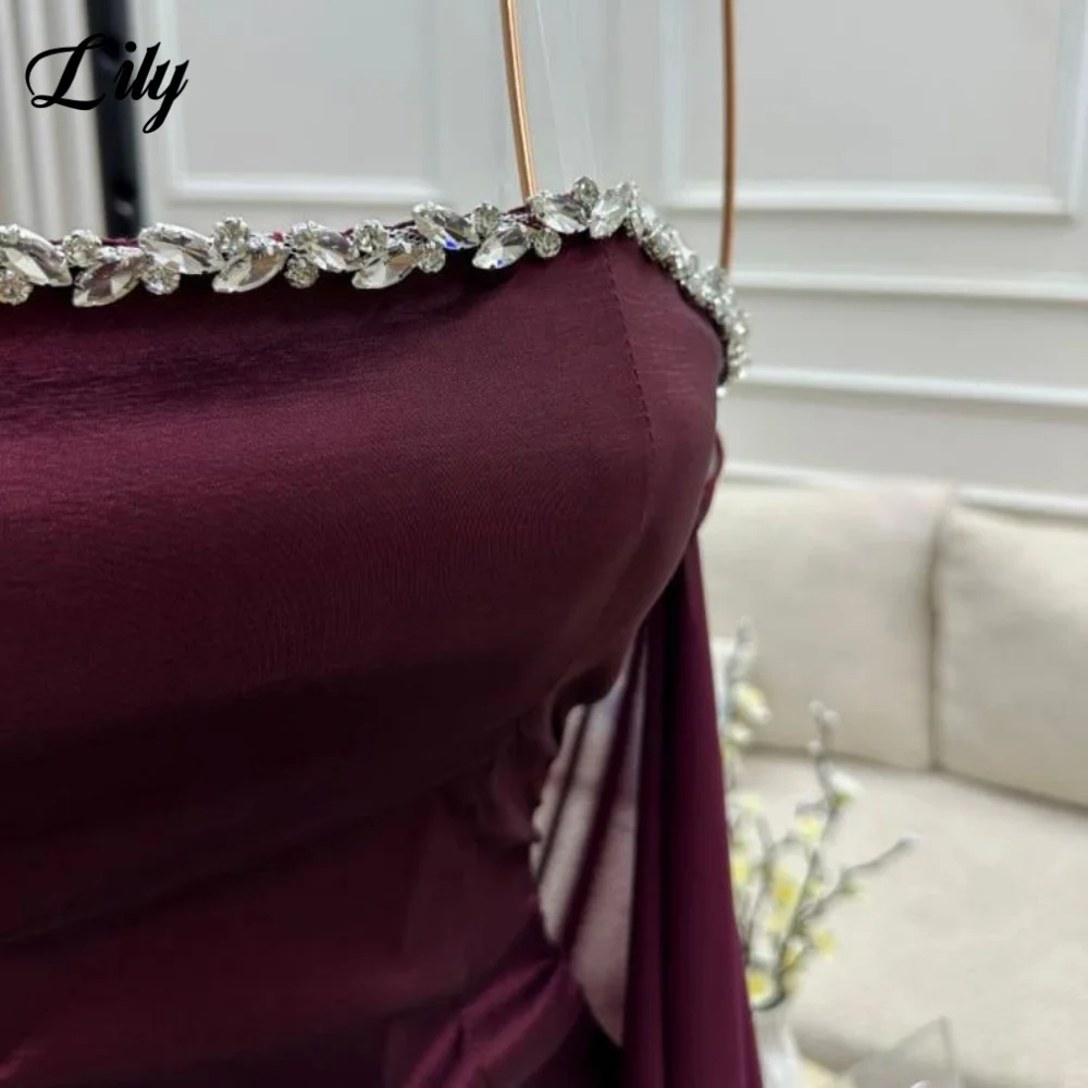 Lelie Bourgondië فسات Clujة Strapless Plooien Maxi-avondjurk met Kristallen Ruches en A-lijn Hoge Split Galajurk