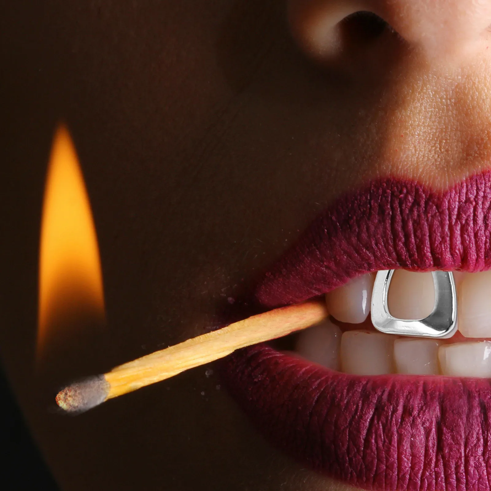 

2 шт. накладных зубов, посеребренные, для костюмированных вечеринок, вампирские клыки, шуточные зубы, набор зубов-когтей, реквизит для косплея