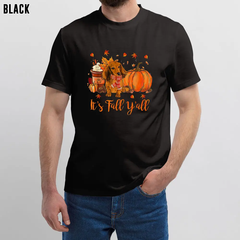 Teckel met herfstsjaal omringd door herfstbladeren en pompoenkruiden T-shirt