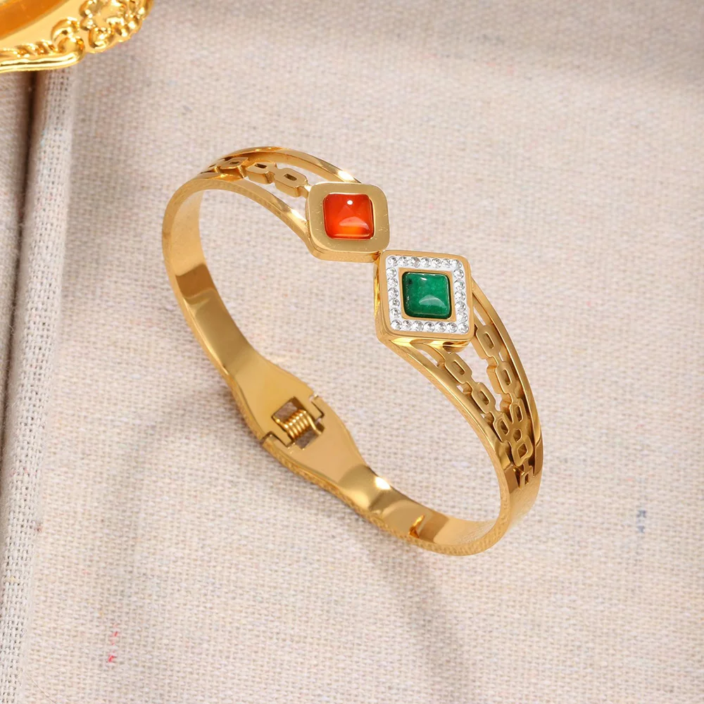 

Red and green gem spring buckle 18k gold-plated zircon bracelet, lightweight luxury jewelry, share with friends or lovers
