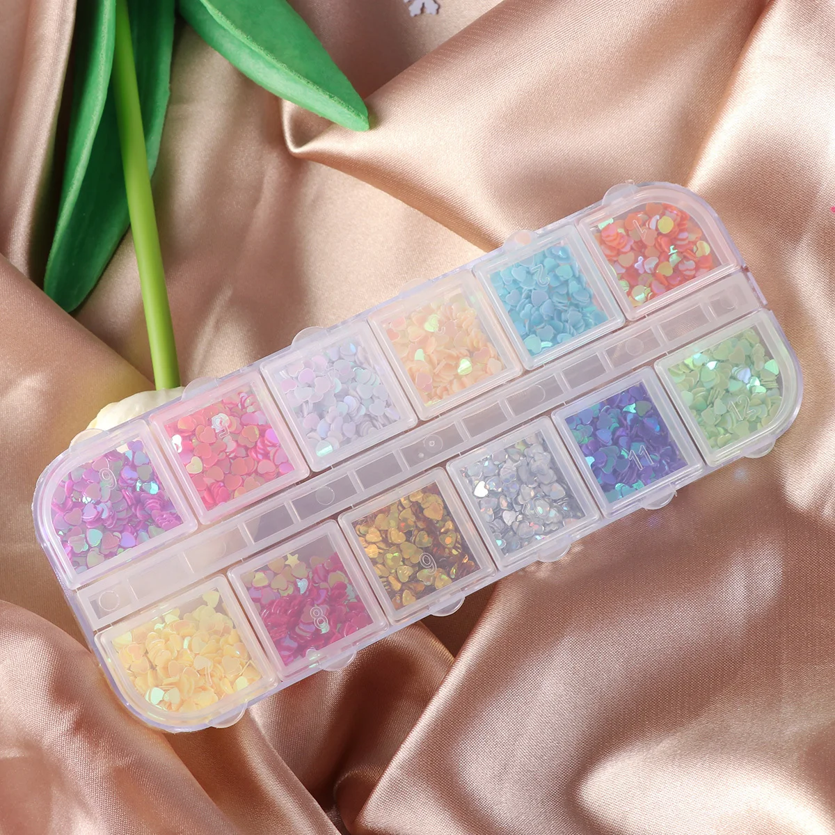 12 فتحة ملونة على شكل قلب ملصقات فنية للأظافر يمكنك صنعها بنفسك لعيد الميلاد والهالوين وحفلات أعياد الميلاد وملصقات الأظافر #2