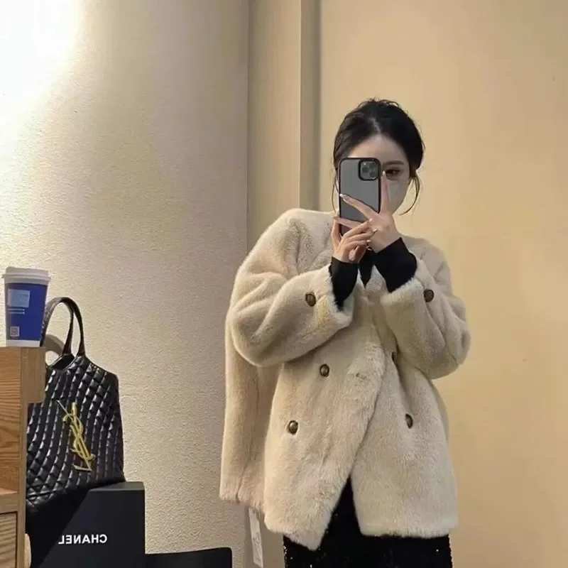 Autumn and winter new high-end temperament short V-neck fur integrated environmentally friendly plush coat women's winter