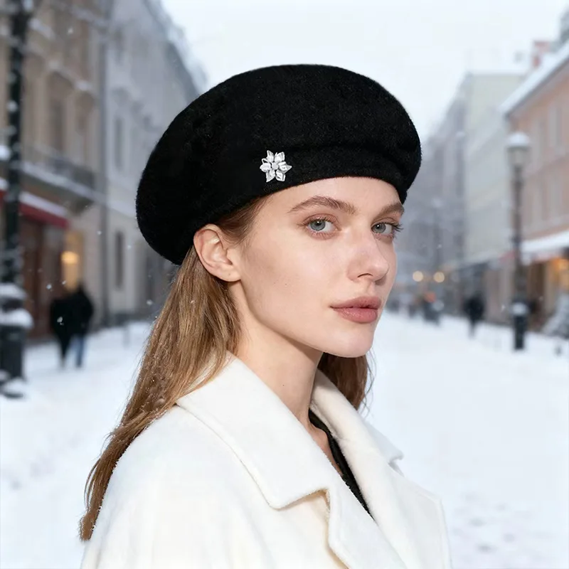 Autumn and winter beret, fashionable and versatile wool hat for women, featuring a snowflake design, a painter's hat that makes