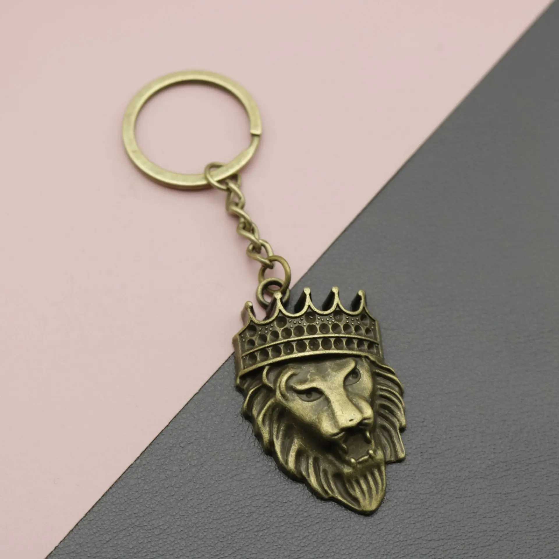 Creative Keychain Alloy Crown Lion Vintage Keychain TQ107