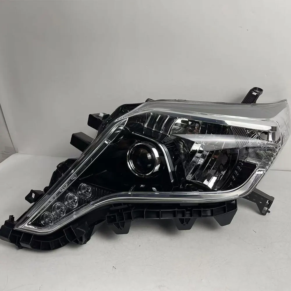車のヘッドライトトヨタランドクルーザープラド J150 2013-2017 81145