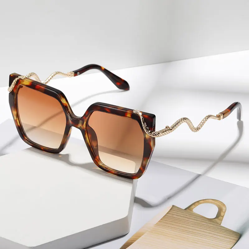 Women's High-End Fashion Glasses with Snake-Patterned Metal Temples, Light Luxury and Versatile Decorative Glasses, Available in Various Colors