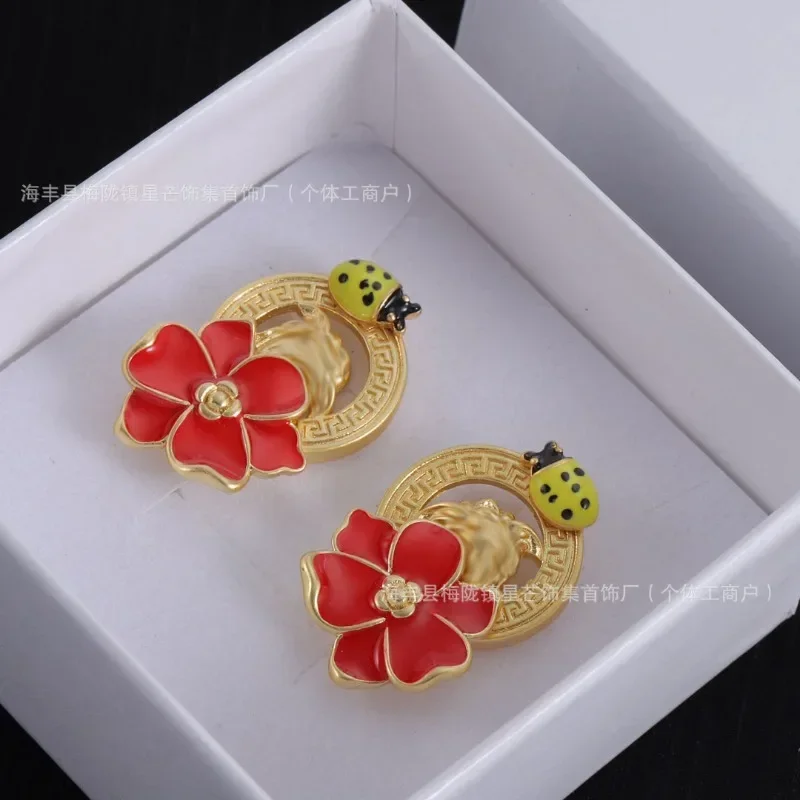 

Retro Style Fashion Flower Head Ins Fashion Exaggerated Avatar Enamel Stud Earrings Classic Personality Ear
