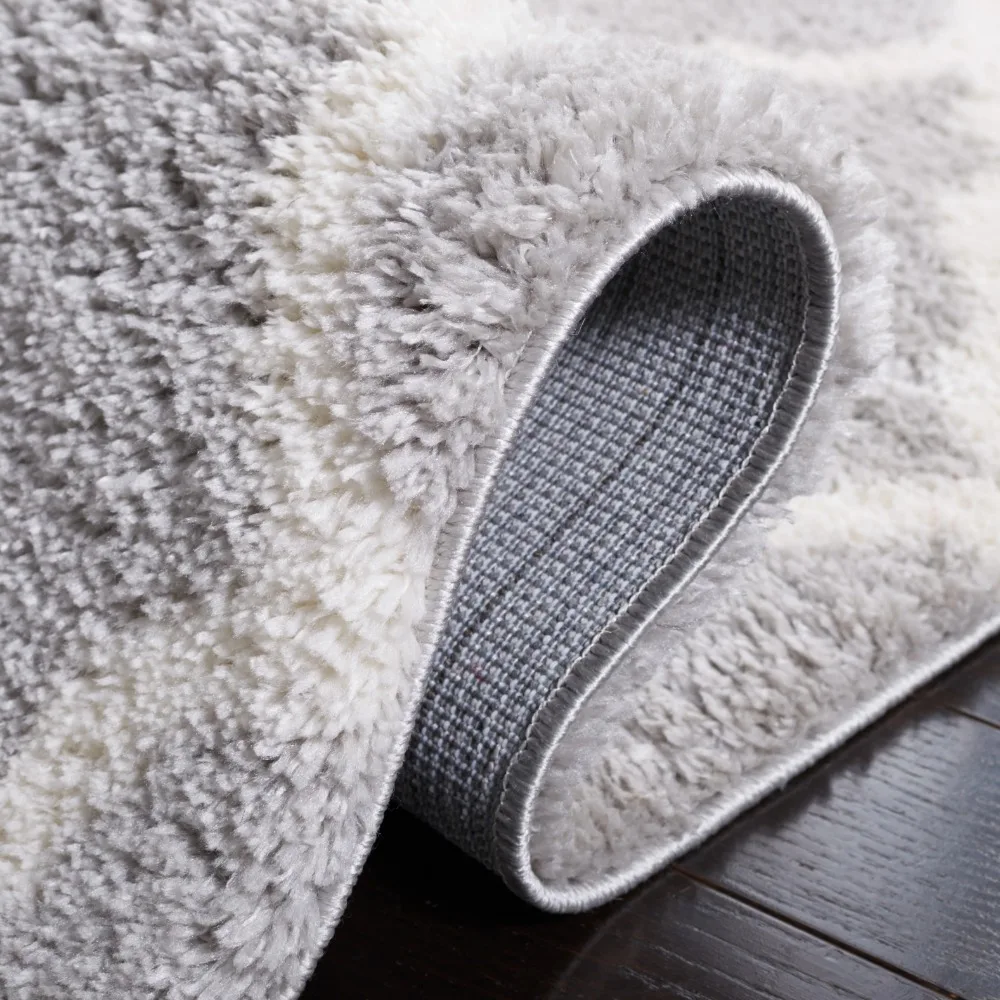 5' x 7' Gray/Ivory Plush Trellis Shag Area Rug