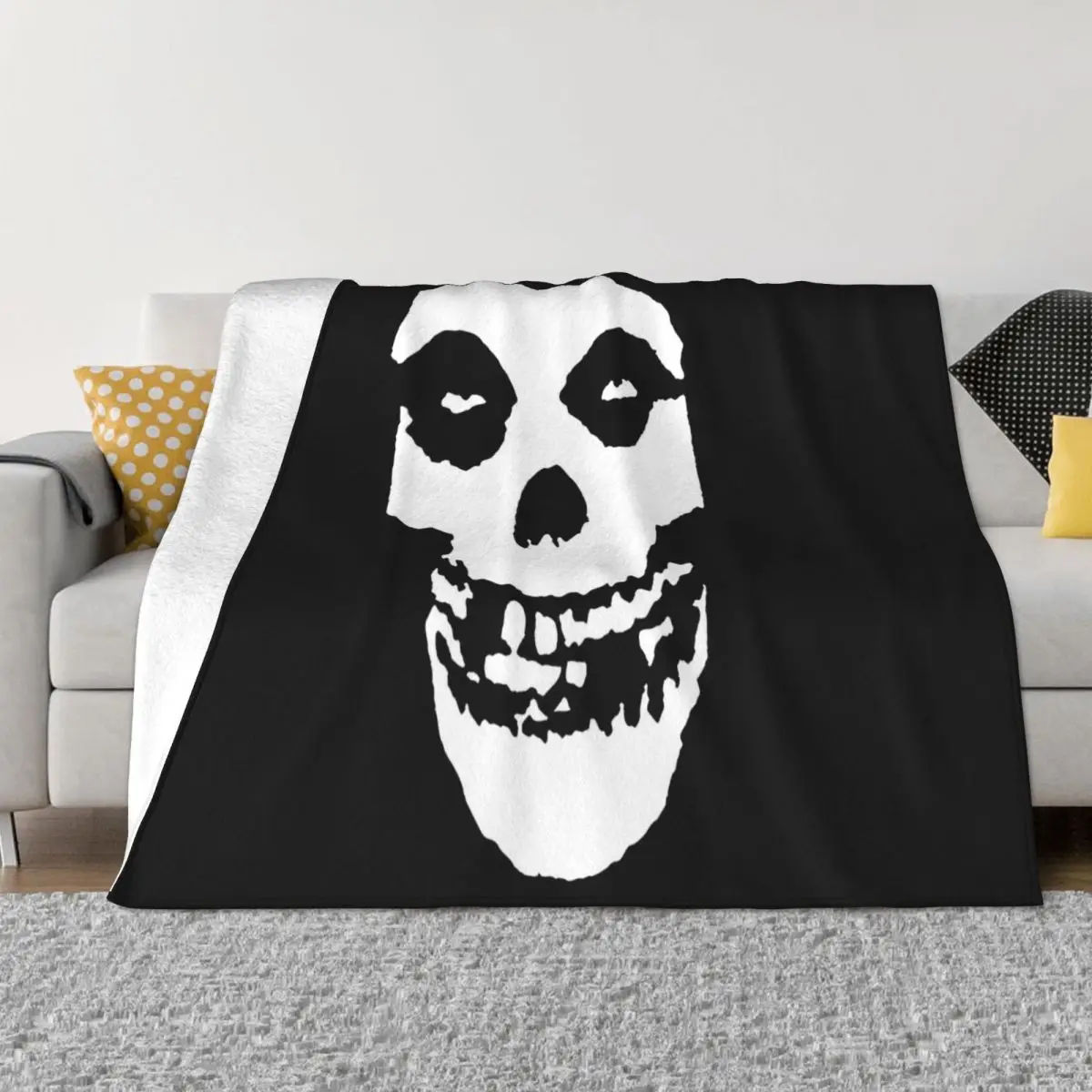 New Men Misfits Skull Logo Clothing Rock Metal Band Basic Popular Style Surprise Middle Aged Throw Blanket