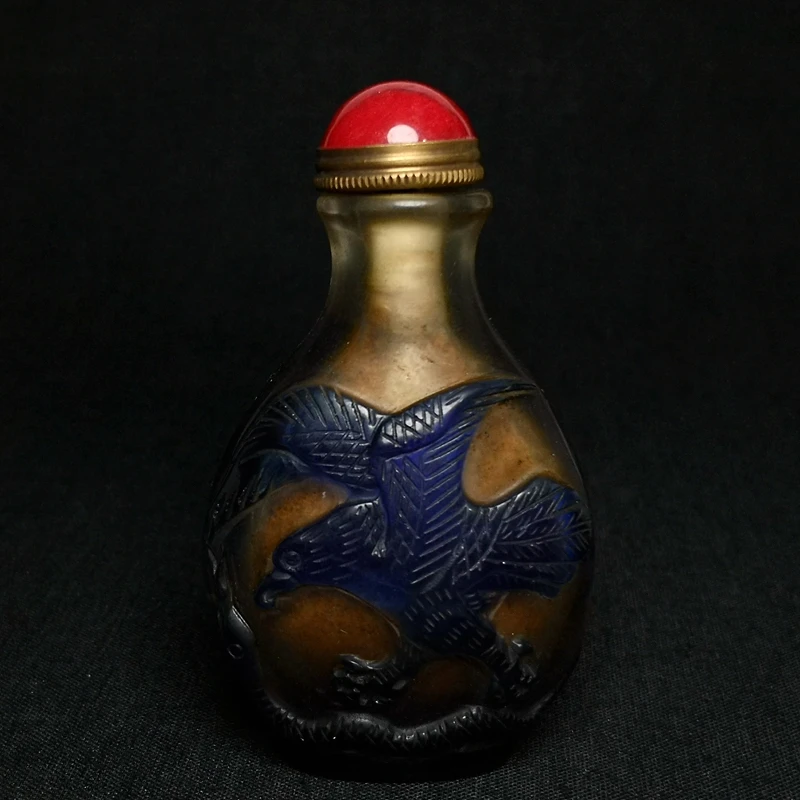 YIZHU CULTUER ART Size 3.2 Inch Chinese Old Beijing Glaze Carving Eagle or Vulture Statue Snuff Bottle
