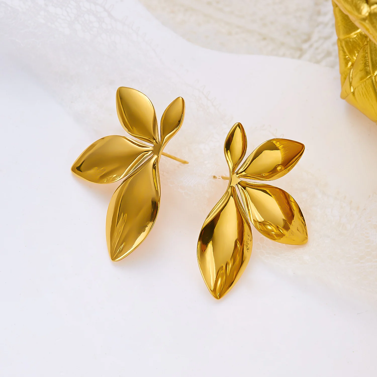 Modische Edelstahl-Blätter-Blumen-Ohrstecker für Damen Vintage Goldfarben Metall-Blütenblatt-Ohrringe Wasserfester Schmuck – Detail 4