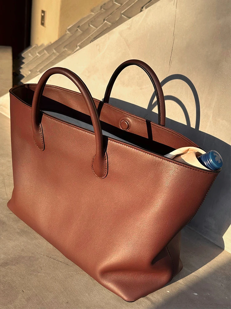 

Красная кожаная большая женская сумка-тоут Capaci, новинка 2024 года, роскошная уникальная высококачественная сумка-корзина для рынка, мягкая магнитная сумка...