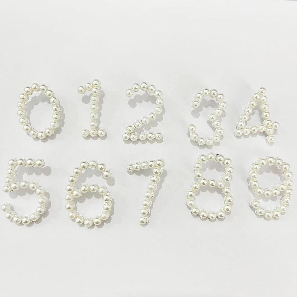 Picture: Pearl Digital Brooch Personalized elegant number brooch women Lady Word Brooch Pins Unique badge jewelry gift