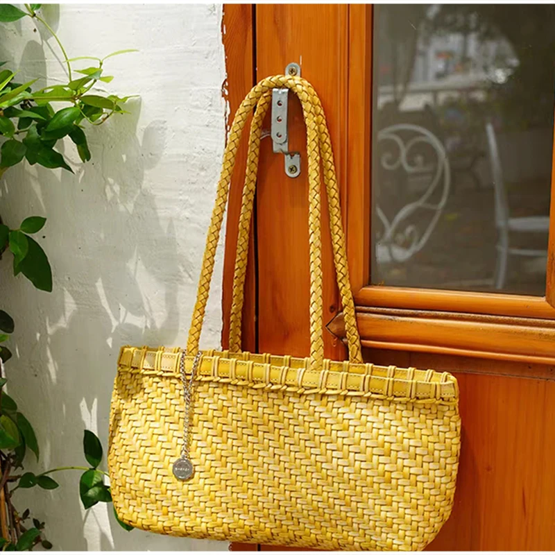 Koreanisches Nischendesign: Geflochtener Marktkorb als Schultertasche, vielseitige Damenhandtasche mit Canvas-Innentasche, Sommer-Strohtasche – Detail 9