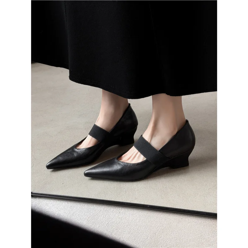 

Новые весенние женские туфли Мэри Джейн во французском стиле: элегантные, с острым носком, на танкетке, с одним ремешком, на высоком каблуке, удобные офисные туфли