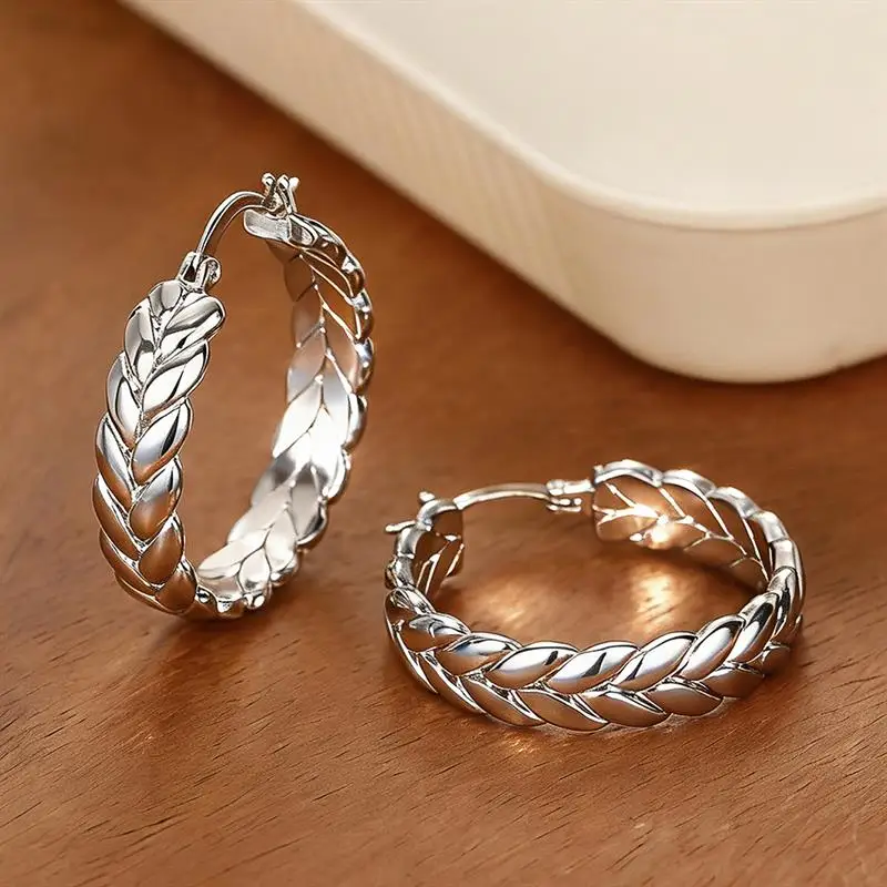 Huitan Weave Design Damen-Creolen, schlicht, stilvoll, für Hochzeit, Party, vielseitiges Zubehör, silberfarben, bezaubernder, sanfter Schmuck