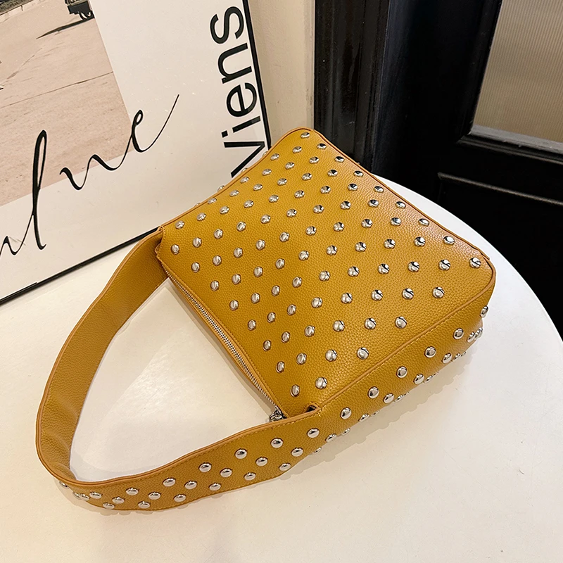 Modische Sling-Handtaschen, Shopper-Tasche, Nieten-Design, Hobo-Schultertaschen, 2024, schwarzer Punk-Stil, Unterarm-Schulter-Handtasche und Geldbörse – Detail 10