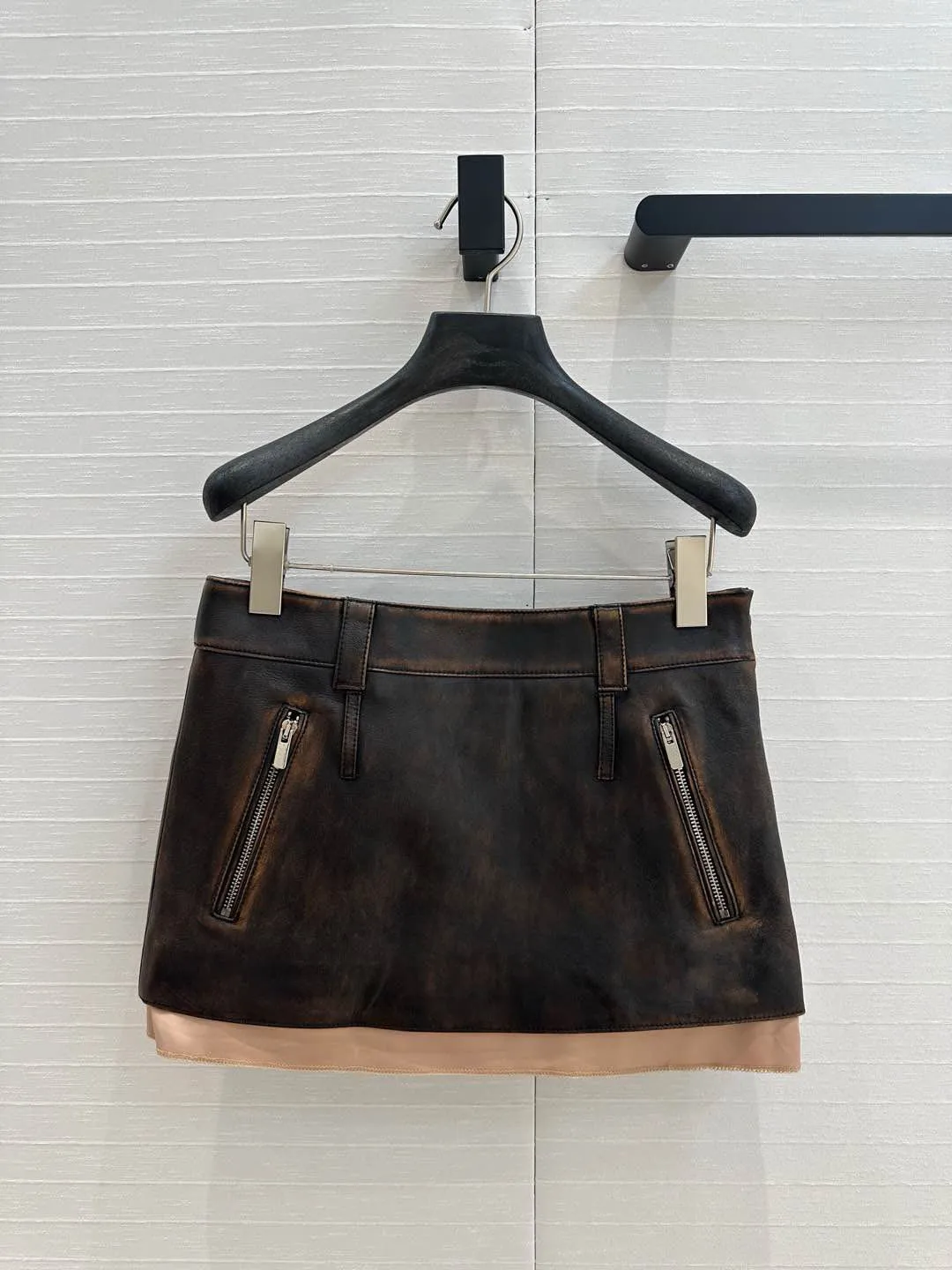 25 Early Spring New Product Vintage Design Motorcycle Wind Leather Short Skirt 100% Sheepskin Lade Wearing Casual Lazy Style