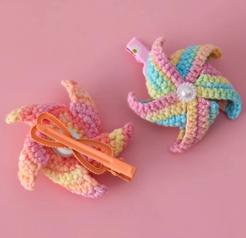 

Hand-woven rotatable rainbow windmill side clip cute three-dimensional hair clip for girls finished crocheted head hair clip