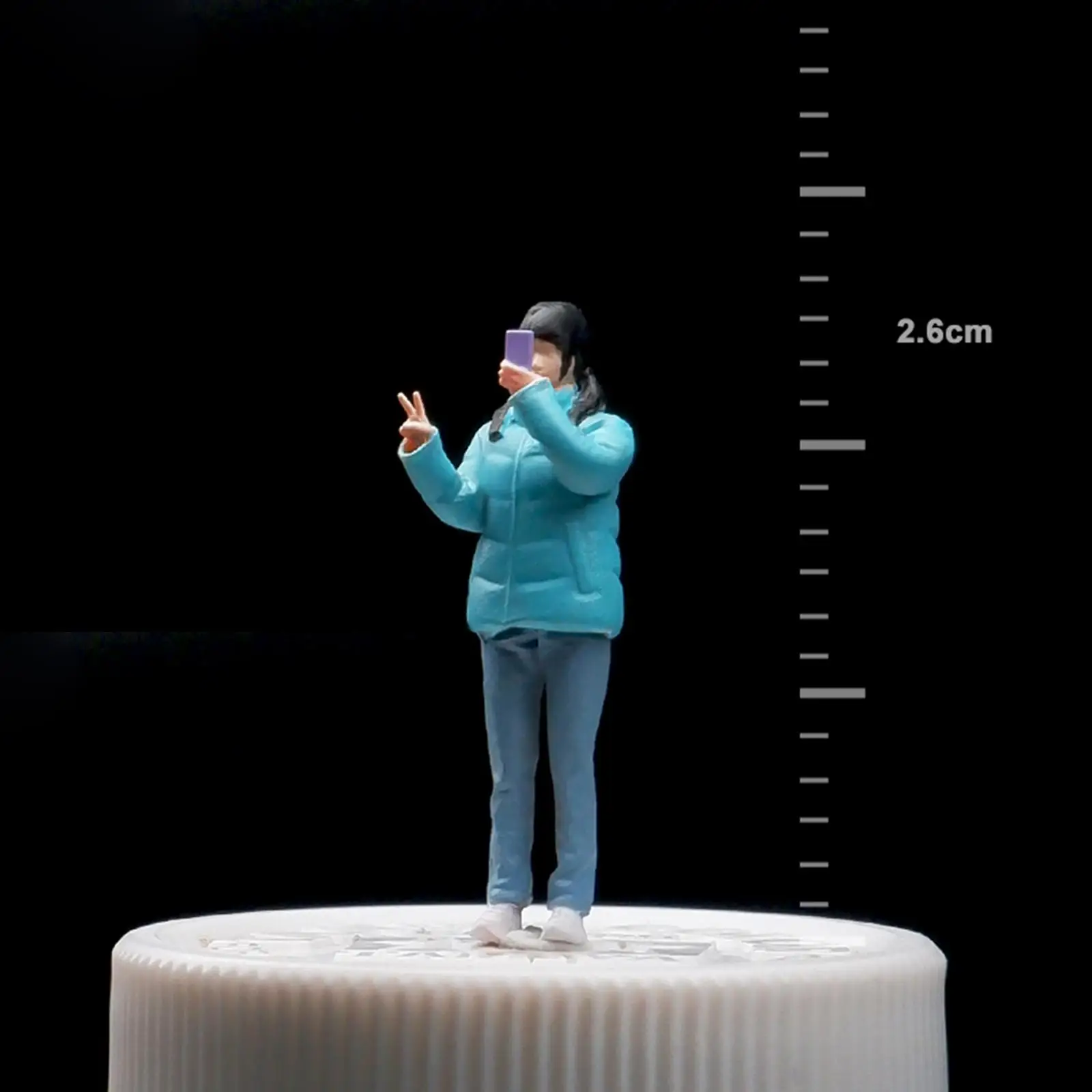 女の子の建築小さなダウンジャケットモデル、人のフィギュア、ミニチュアシーン、レイアウトの装飾、1:64