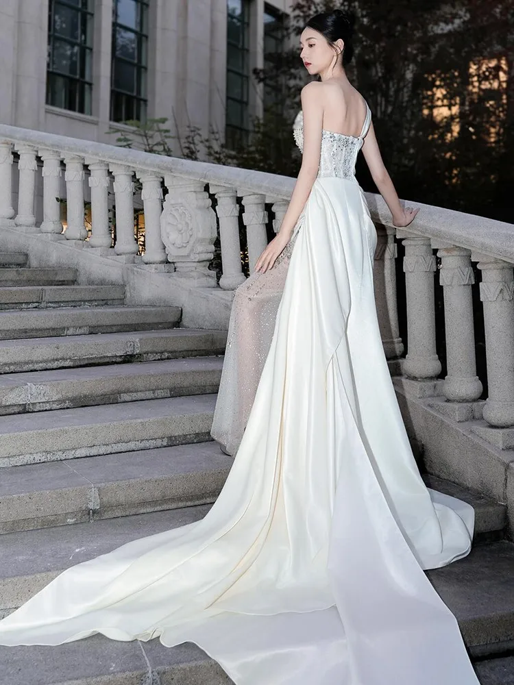 ゲストを歓迎するために巾着で外出するためのワンショルダーサテンライトラグジュアリーフィッシュテールドレス