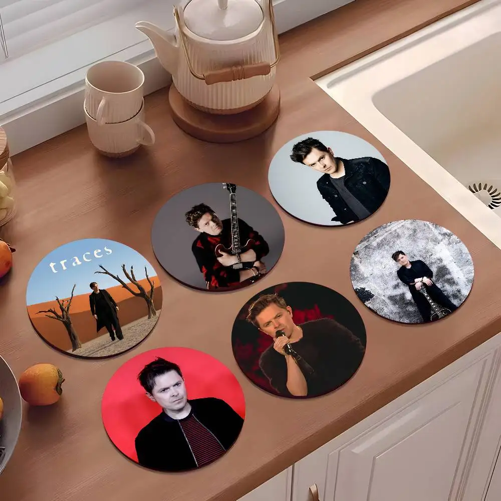 1pc Singer Michael Patrick Kelly Traces Wooden Coaster Colour Printing Cup Mat Home Desk Decoration Gifts