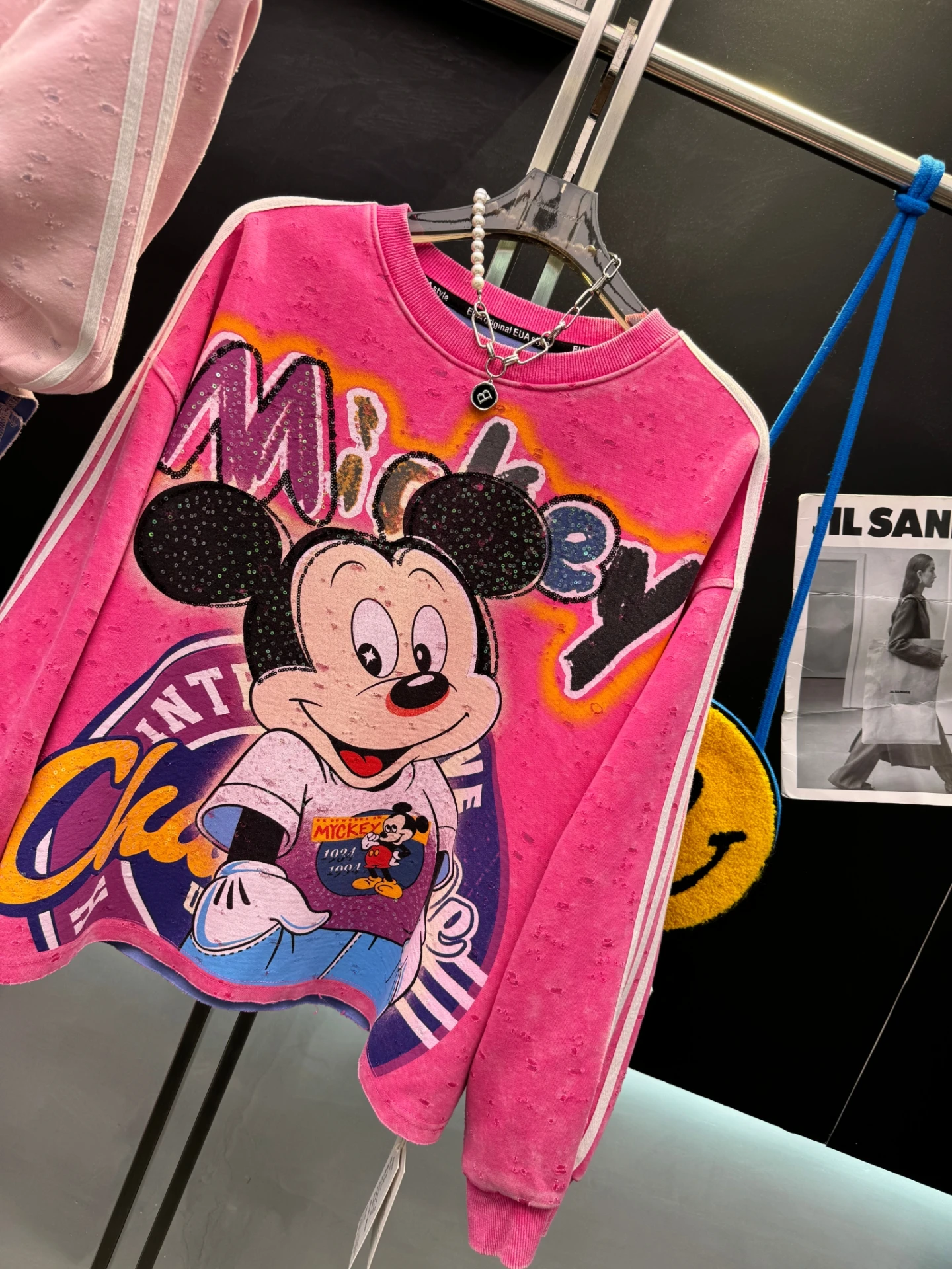 

Pullover Sweatshirt 2025 Autumn New Heavy Sequin Cartoon Street Style Distressed Sweatshirt Women Loose Fashion Short Top