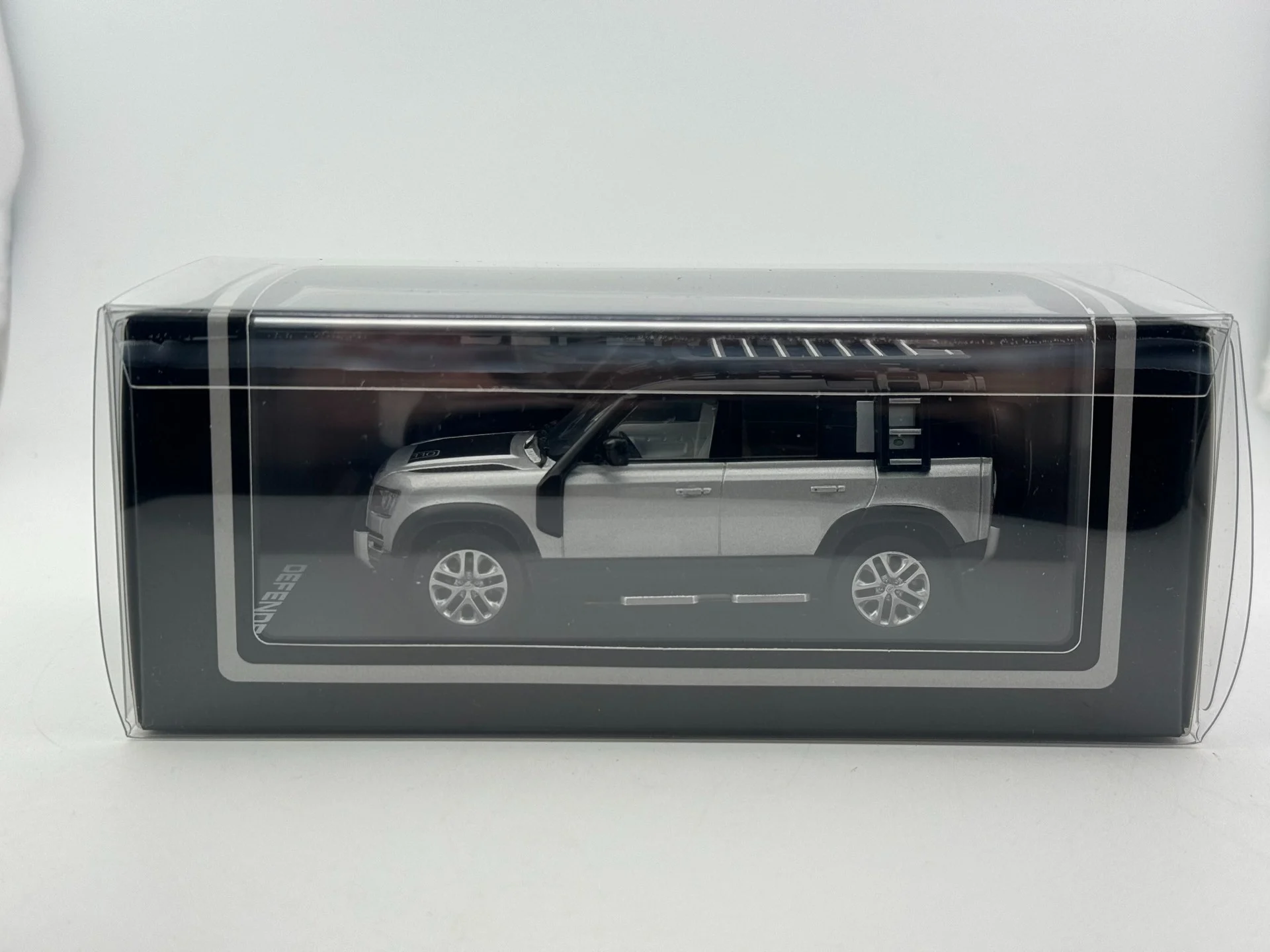 

Модель автомобиля TSM Diecast 1/43 Land Rover DEFENDER 110 X из сплава металла