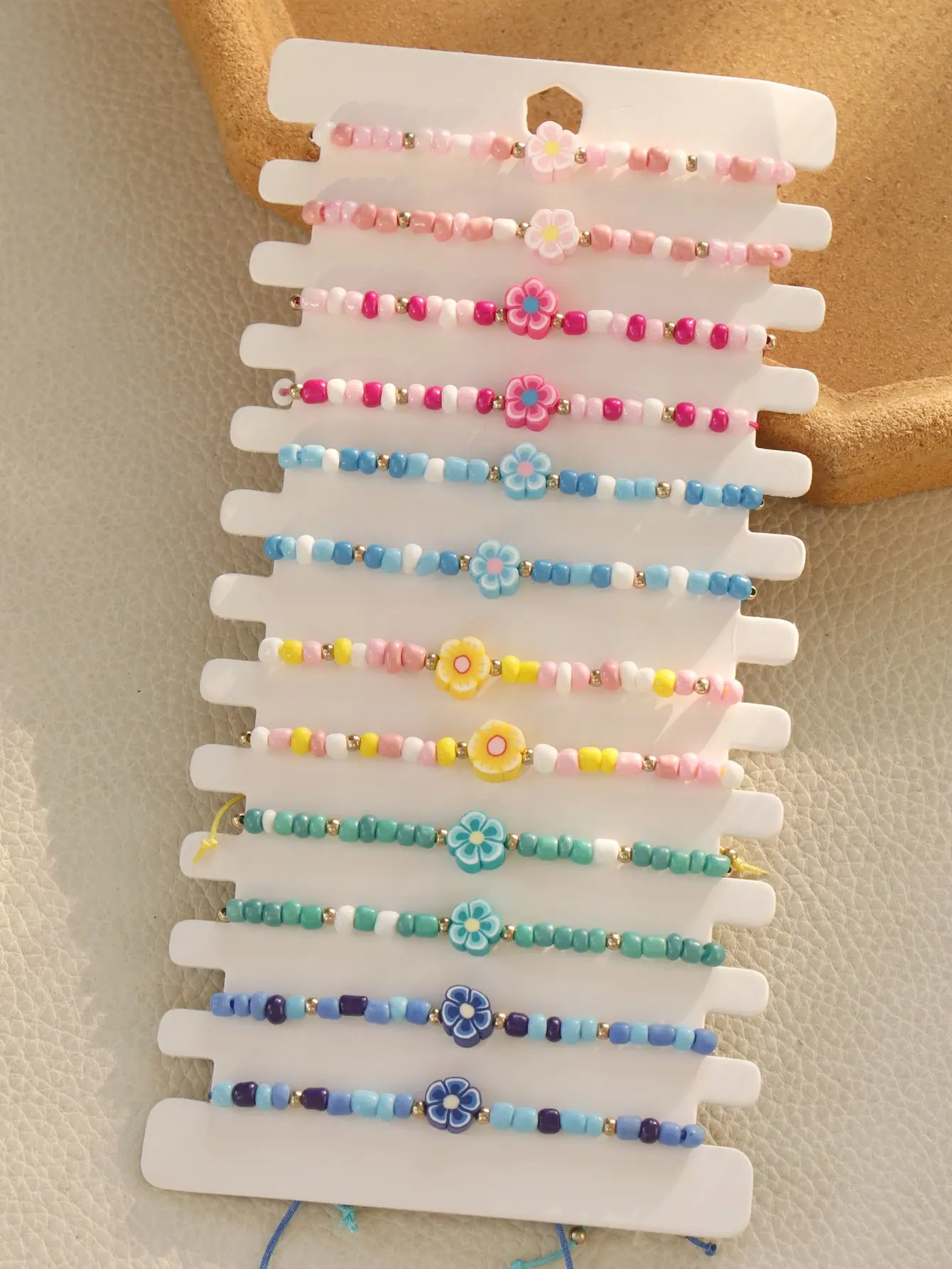 A 12-piece set of colorful wooden beaded floral soft clay bracelet, Bohemian woven ladies' adjustable bracelet