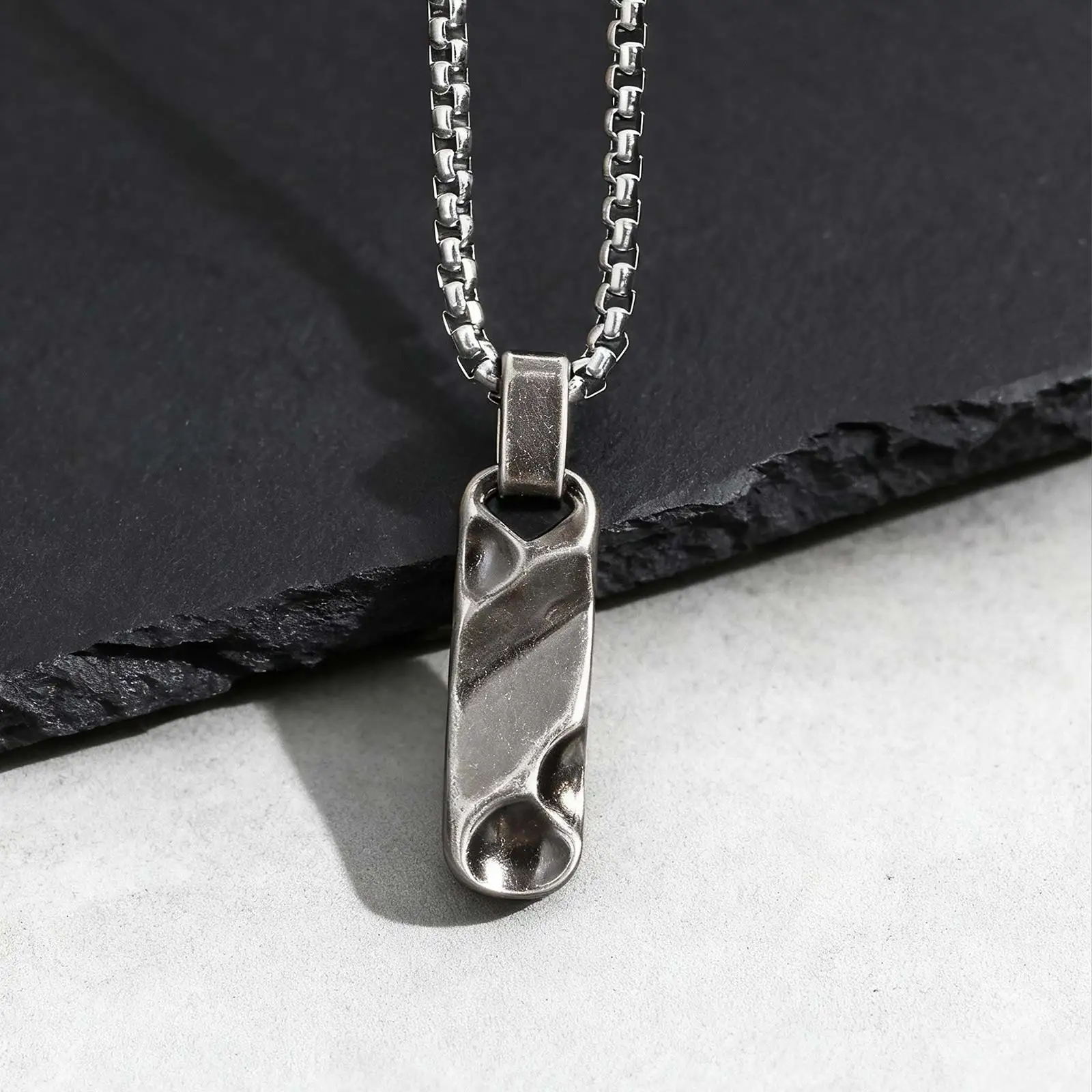 Kleine Dogtag-Anhänger-Halsketten für Männer und Jungen, Vintage-Edelstahl, gehämmerte Textur, Militär-Erkennungsmarken-Halsband, Geschenk – Detail 5