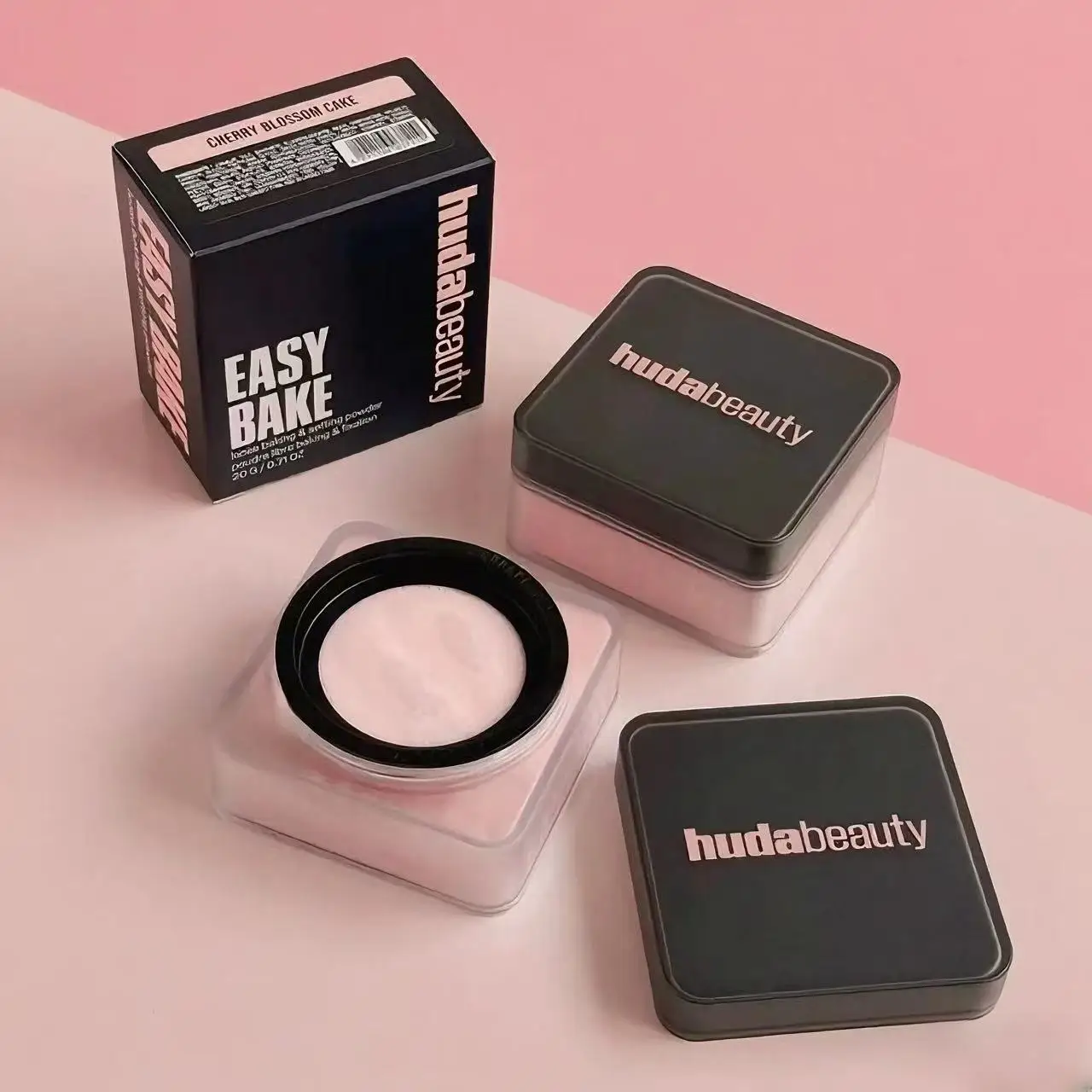 Puder do zaprawki i utrwalania makijażu Color Blocking Huda Easy Bake, bez zapachu, rozpylany, kontrolujący wydzielanie sebum, matujący, wodoodporny.