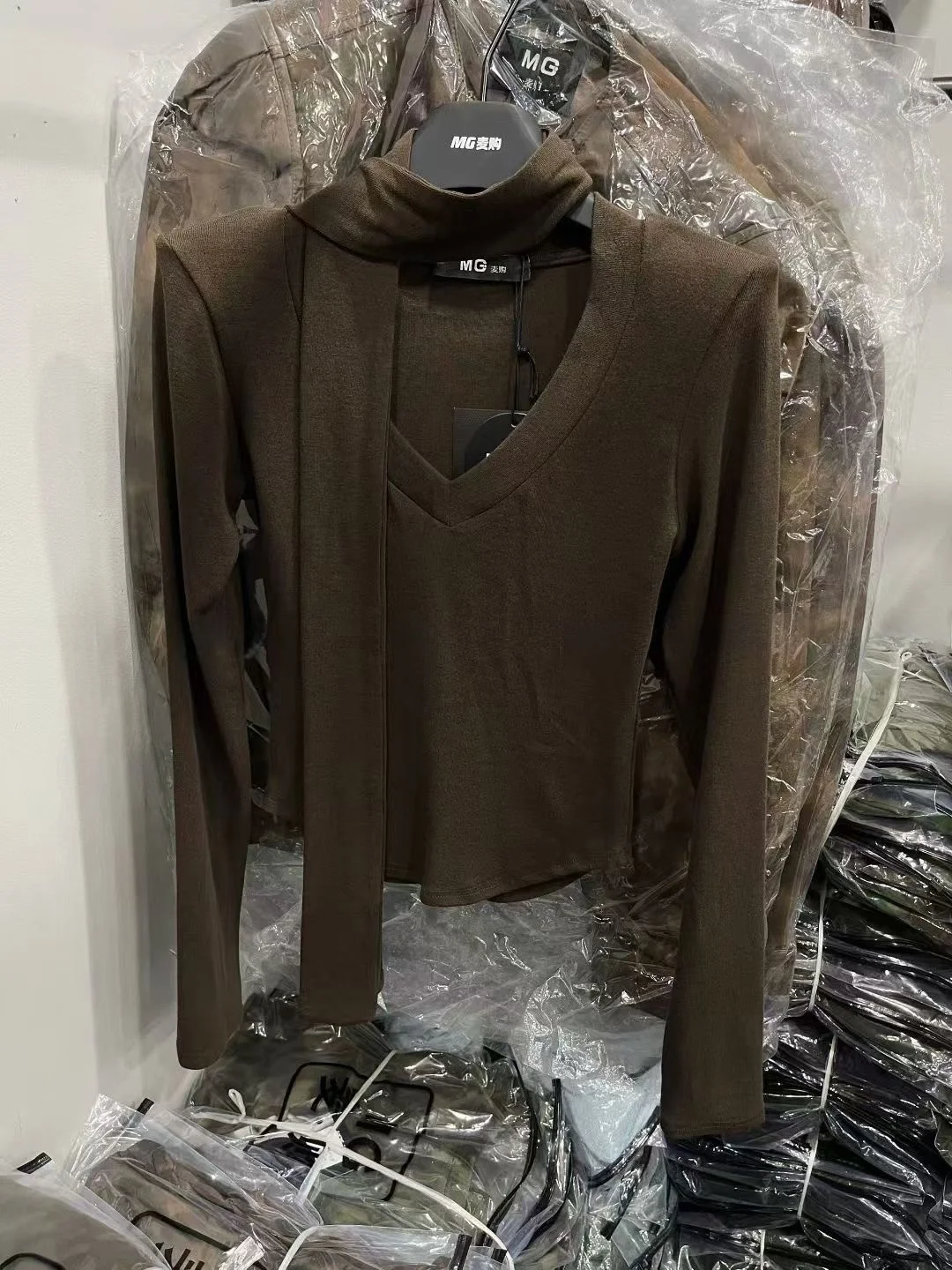 

Korean Sle Long Sve Fce Lined V Ne Ribbon T irt Women Slim Fit Faionable Base irt Trendy Top Cotton Blend