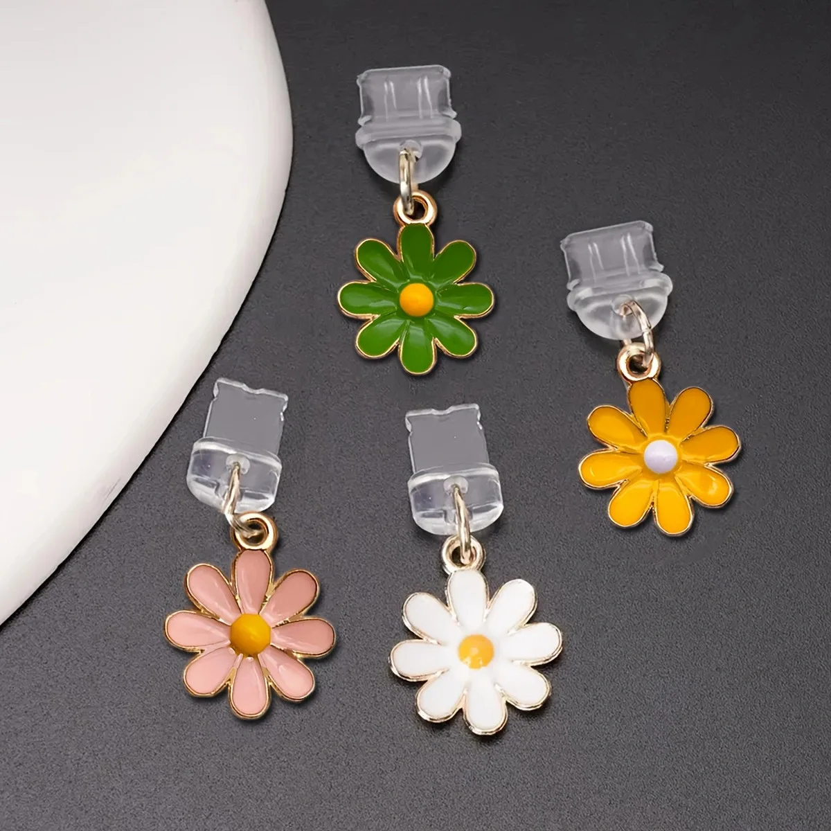 

White green yellow pink daisy metal pendant dust plug compatible with iPhone and Type-C devices