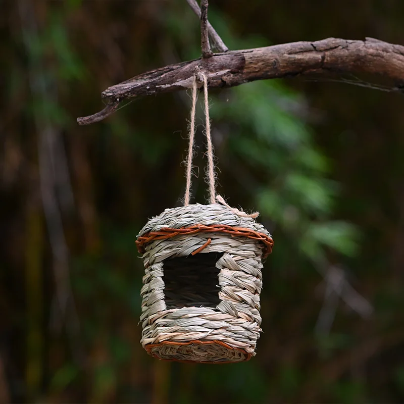 Handwoven Straw Bird Nest Parrot Garden Outdoor Hanging Hatching House Breeding Nest Bird Pets Hut for Yard Decoration