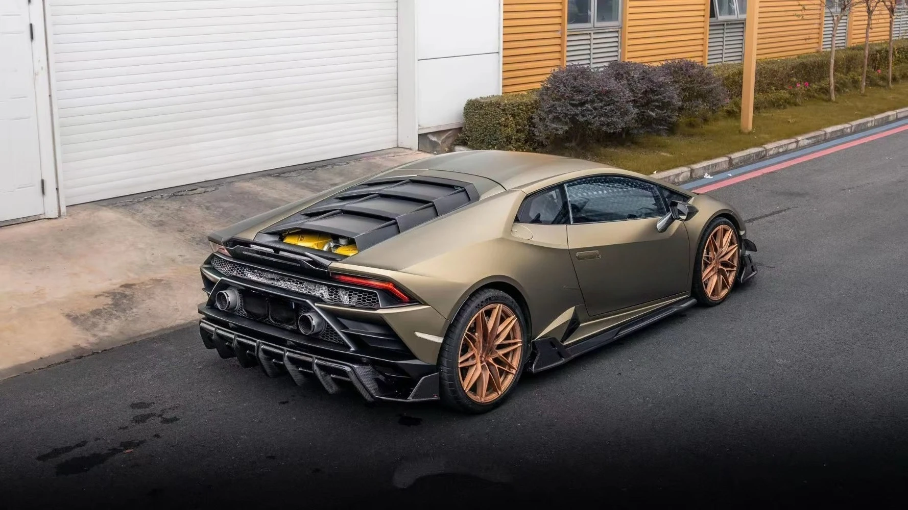 Kit de Carroceria em Fibra de Carbono Seca Estilo A-E para Huracan EVO, com Lip Dianteiro, Saia Lateral, Difusor Traseiro, Spoiler e Capô em Fibra de Carbono Seca