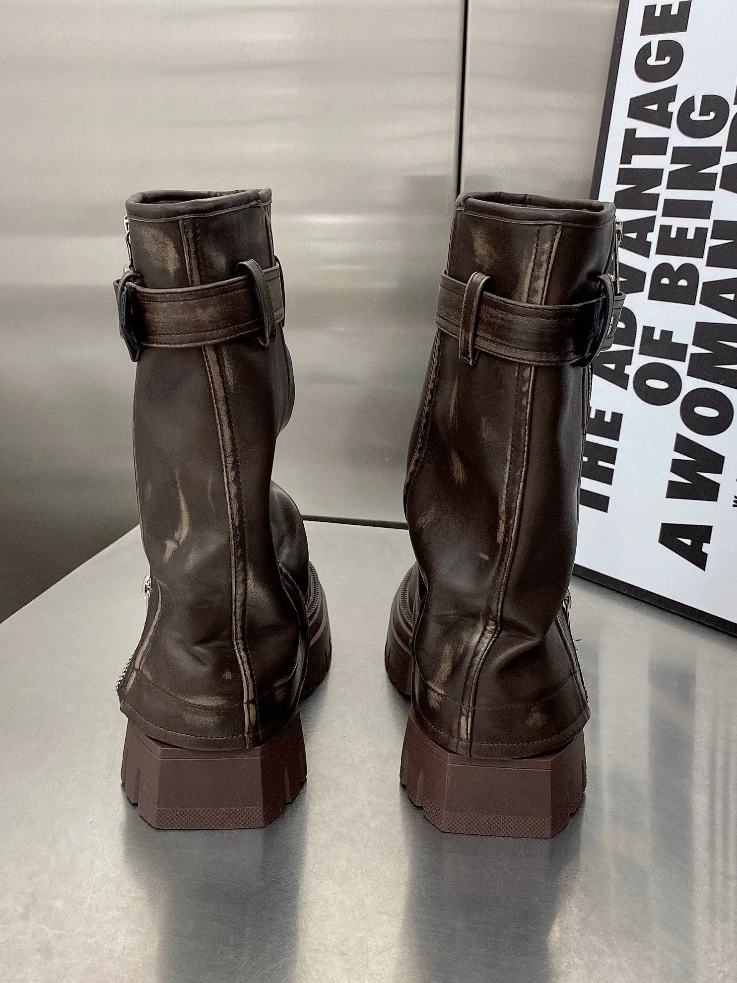 Botas de moda para mujer, botas de suela gruesa de vaquero occidental Maillard con punta cuadrada de cuero europeo, botas cortas para motocicleta