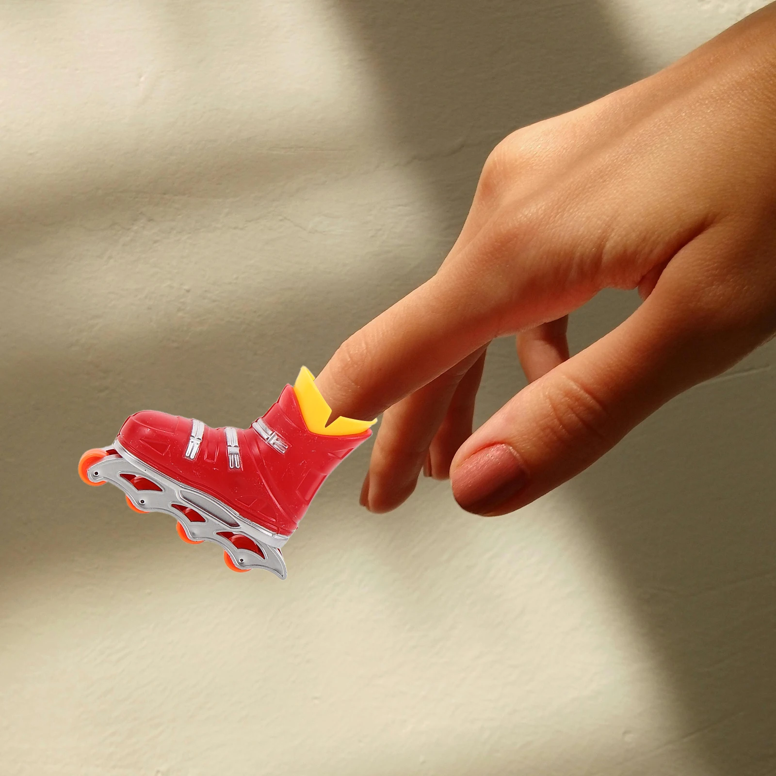 Mini scarpe da skate da dito Design unico Desktop compatto portatile per bambini Adulti Tastiere da viaggio per ufficio Gioco di pattinaggio