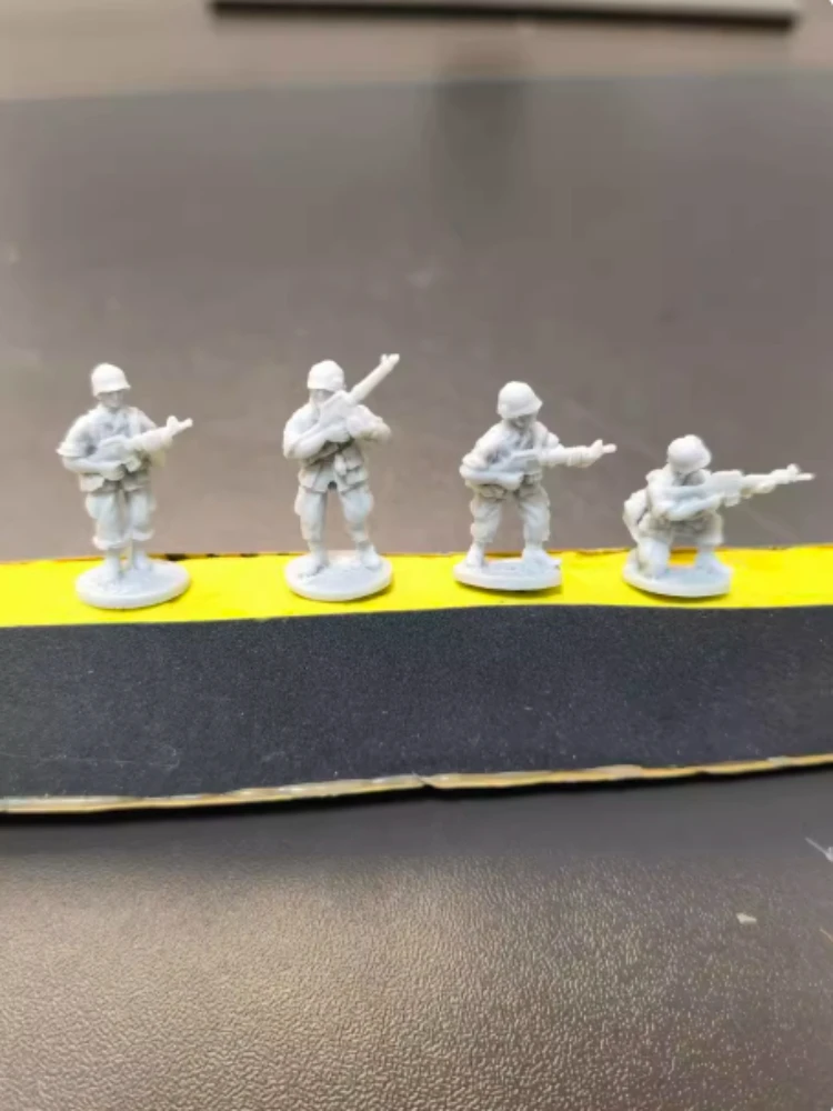 

1/72 Resin Model Assembly Kit, GK, Resin Soldier 4-person Team, Unpainted Needs To Be Assembled.