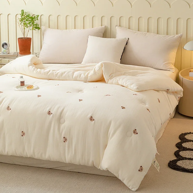 Soft Fluffy Autumn Winter Comforter Bear Embroidered Quilted Duvet Skin-friendly Soybean Fiber Filling Thick Warm Winter Quilt