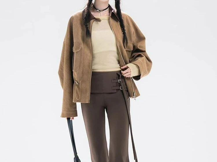 Set aus Frühling und Sommer mit Fledermausärmeln, Taillen-Silhouette, Kordelzug an der Taille, Jacke und kurzem Rock und Hose