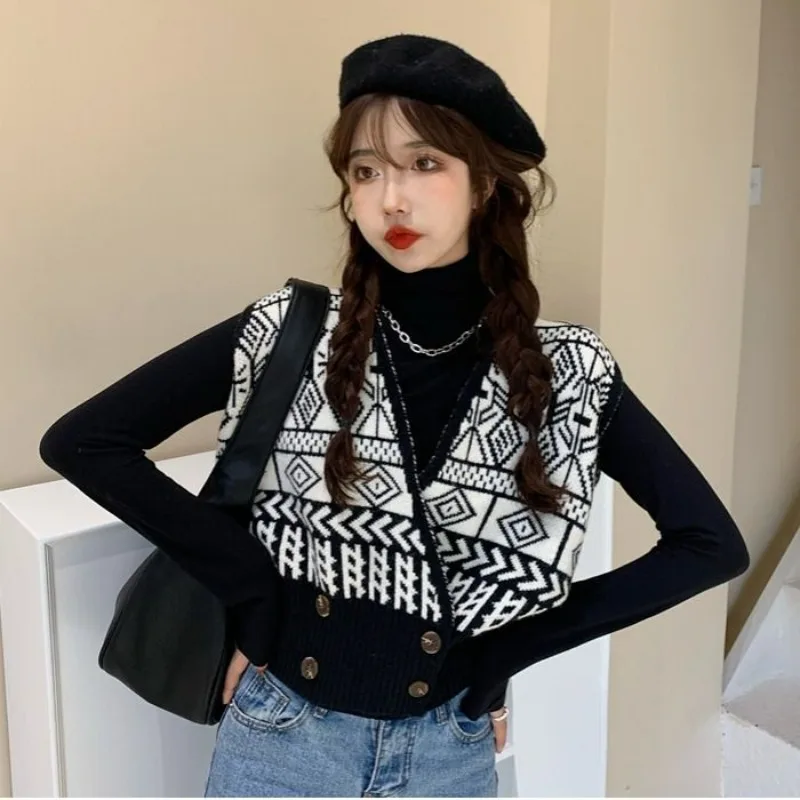 Vintage V-neck Geometric Autumn 2024 New Loose Korean Style Short Two-breasted Outer Wear Knitted Chic Sweater Vest Top