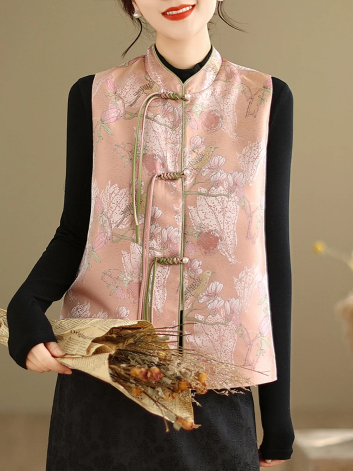

New Chinese Style Women's Vest Top Flower Pattern Embroidery High End Fashion Sleeveless Jacket Artistic Commute Loose Fit