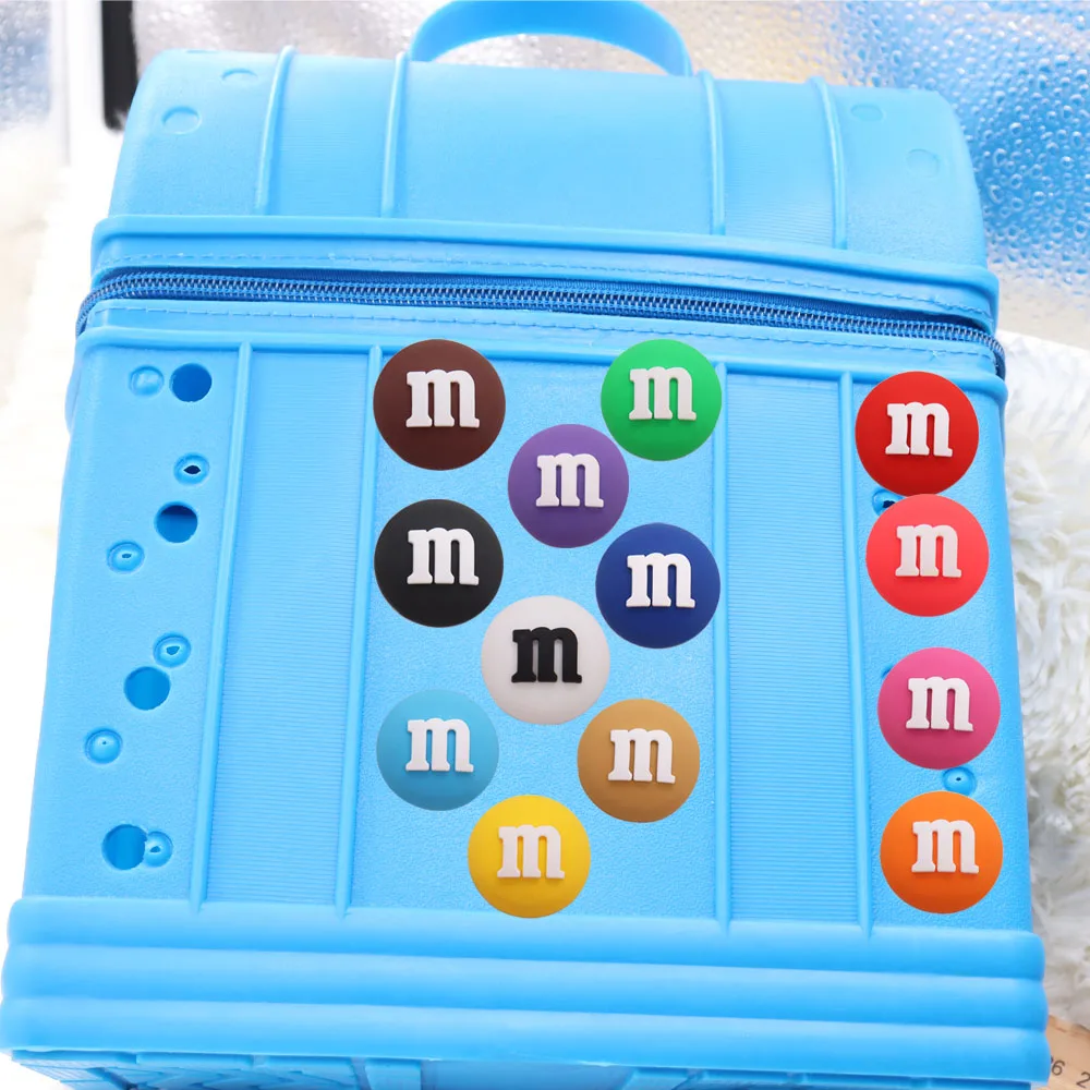 Mix 50 stücke PVC Cartoon Food Serie Schokolade Sandalen Schuh Charms Zubehör Kinder Designer Dekoration DIY Rucksack Kind Party Geschenk