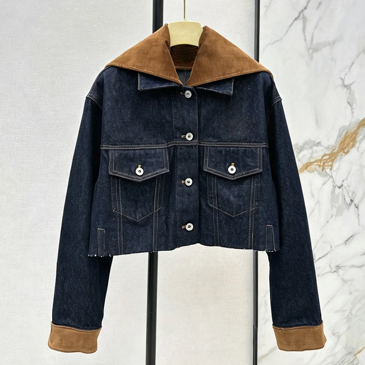 High Quality Women Contrast Collar Cropped Denim Jacket Long Sleeve Raw Hem Button Pocket Short Outerwear lyt26728108